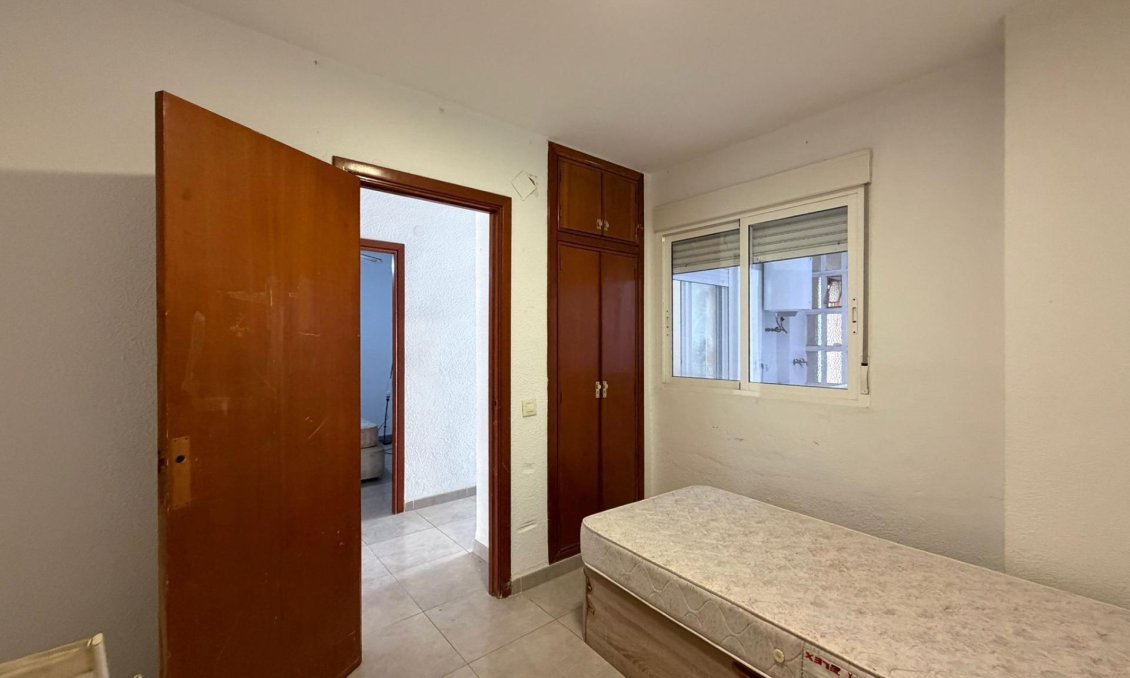 Resale - Apartment -
Torrevieja - Playa de los Locos