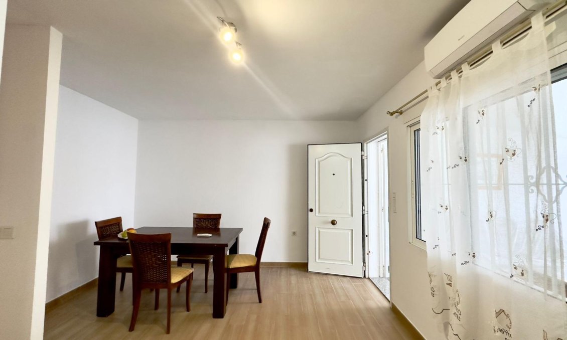 Segunda mano - Bungalow -
Torrevieja - El Limonar