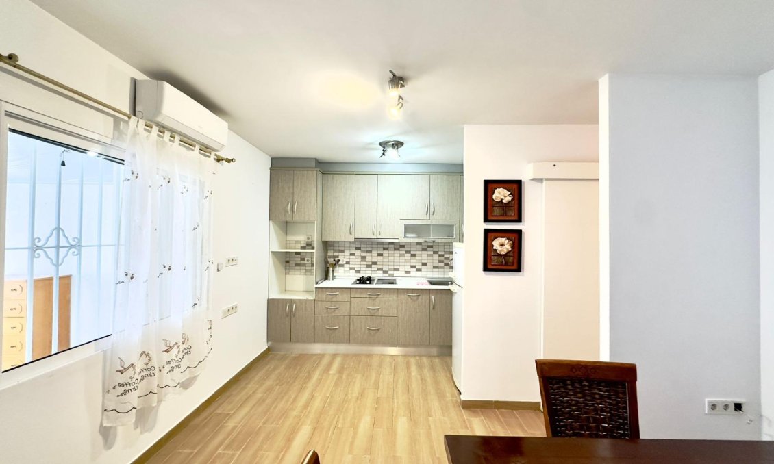 Segunda mano - Bungalow -
Torrevieja - El Limonar