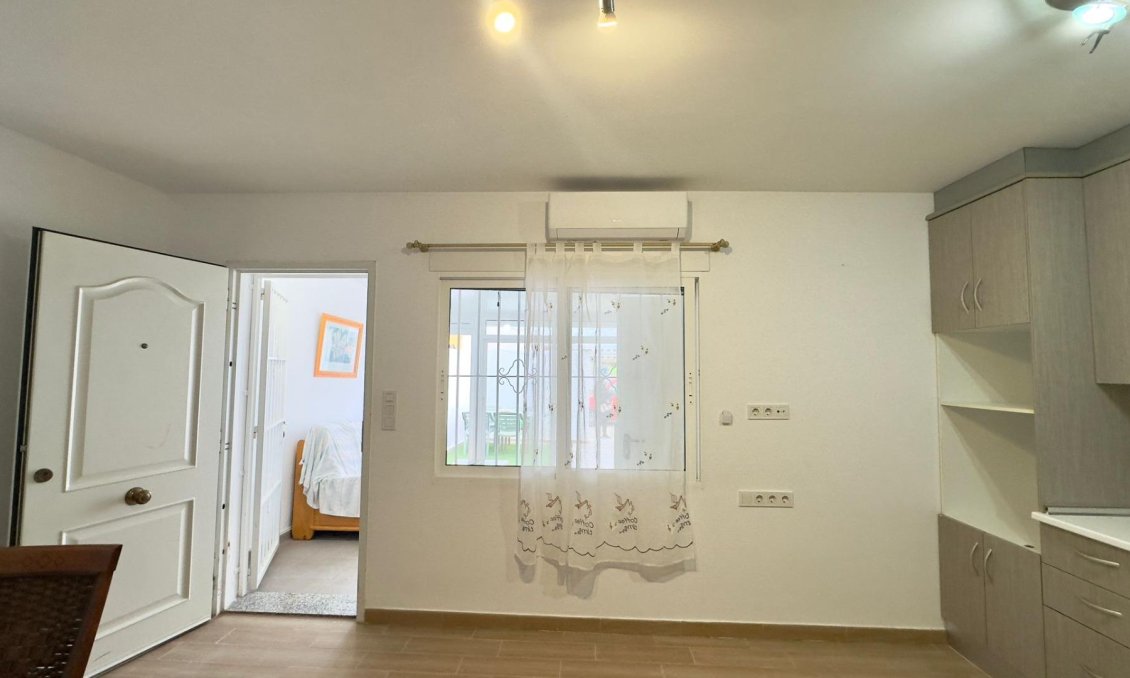 Segunda mano - Bungalow -
Torrevieja - El Limonar