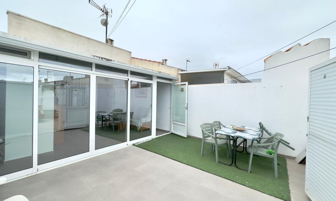 Segunda mano - Bungalow -
Torrevieja - El Limonar
