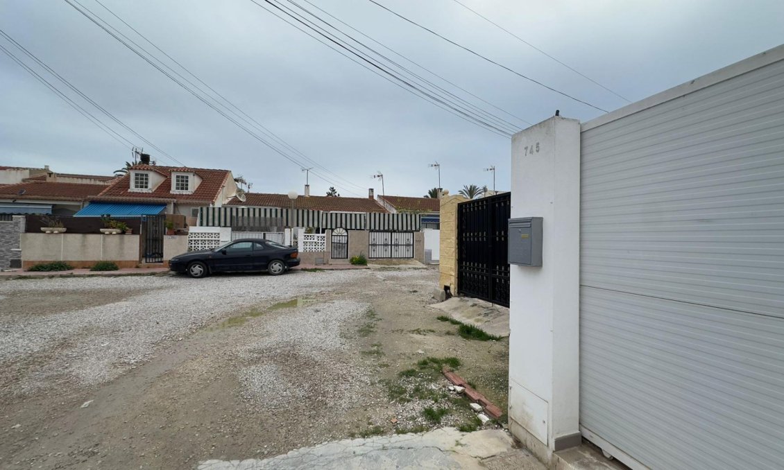 Segunda mano - Bungalow -
Torrevieja - El Limonar