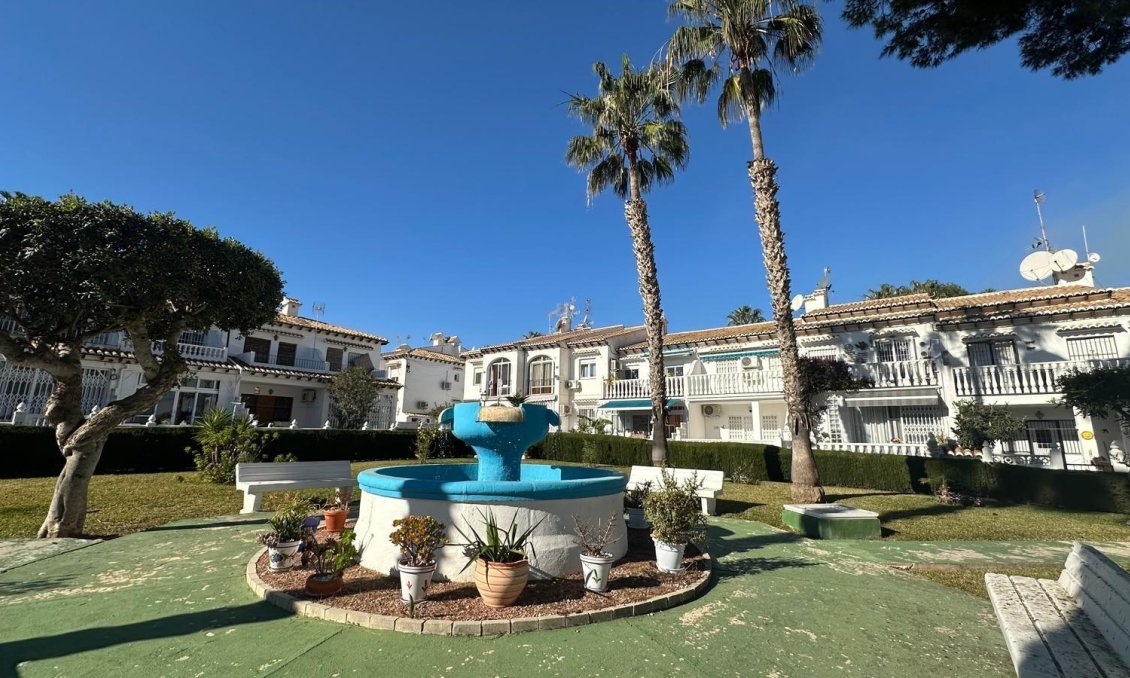 Resale - Bungalow -
Torrevieja - Los Balcones - Los Altos del Edén