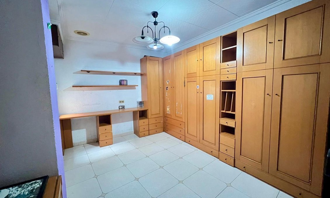 Resale - Apartment -
Torrevieja - Centro