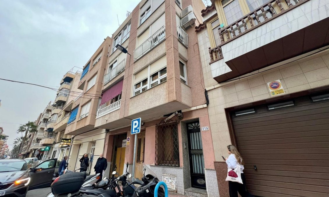 Resale - Apartment -
Torrevieja - Centro