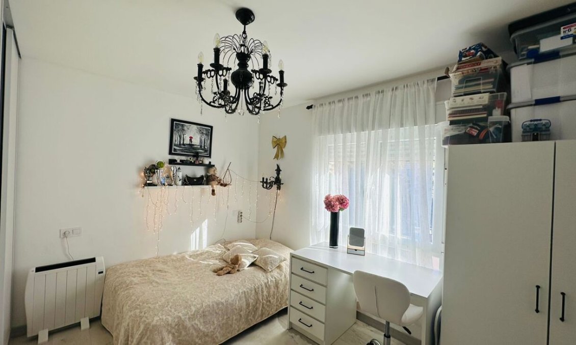Resale - Apartment -
Alicante - Las Viñas