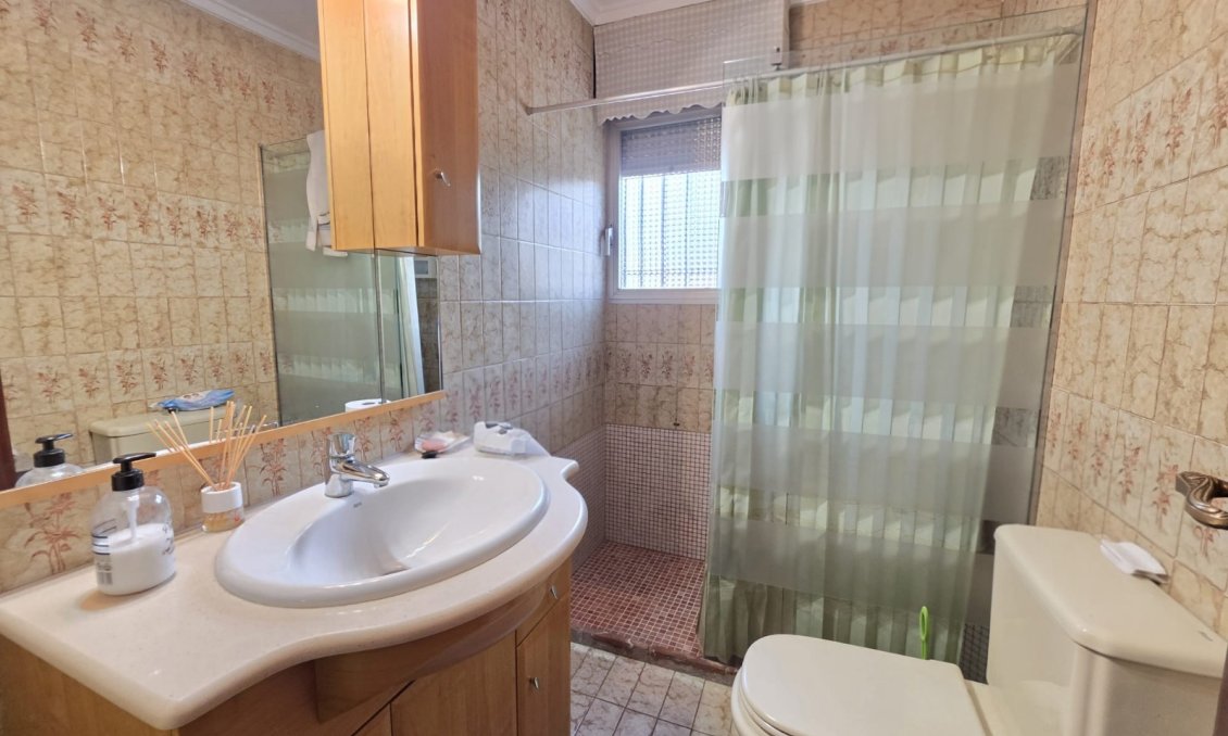 Használt Ingatlanok - Villa -
Elda - Inland