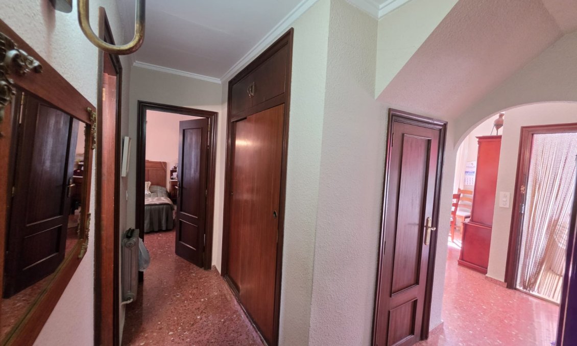 Használt Ingatlanok - Villa -
Elda - Inland