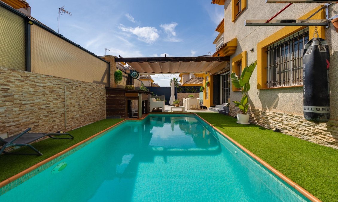 Használt Ingatlanok - Villa -
Los Montesinos - La Herrada