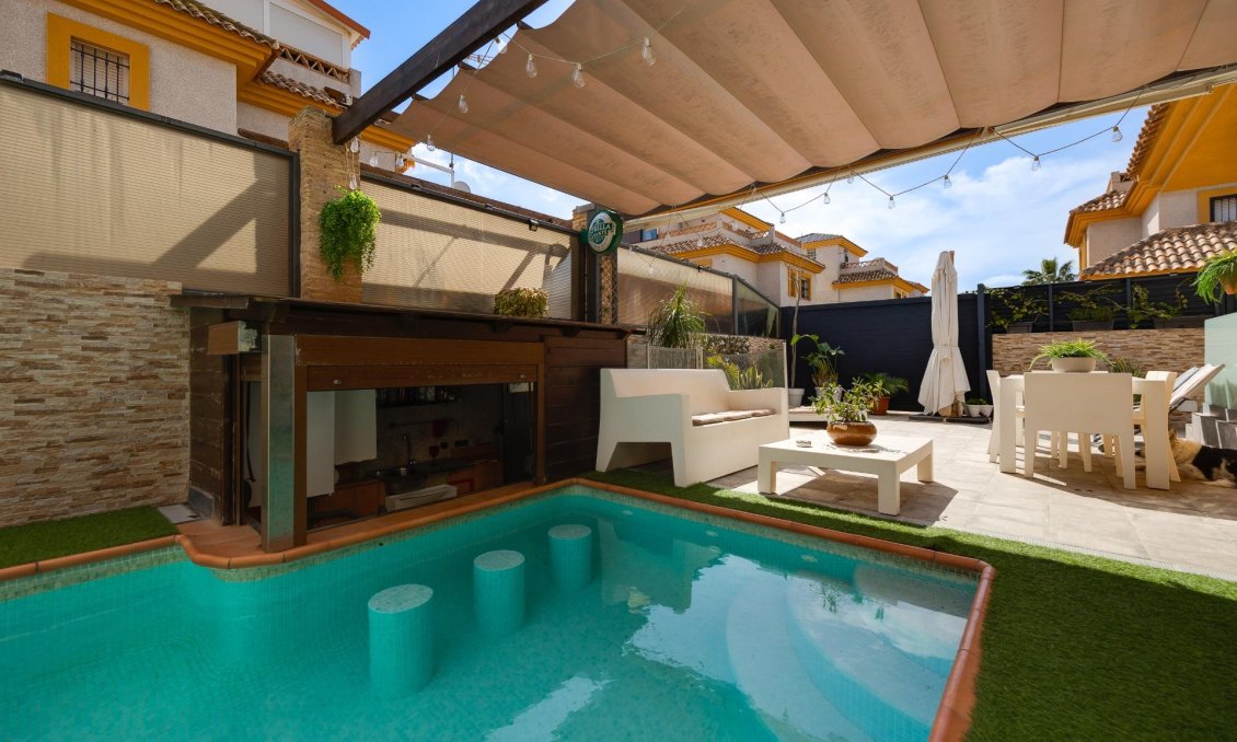 Használt Ingatlanok - Villa -
Los Montesinos - La Herrada