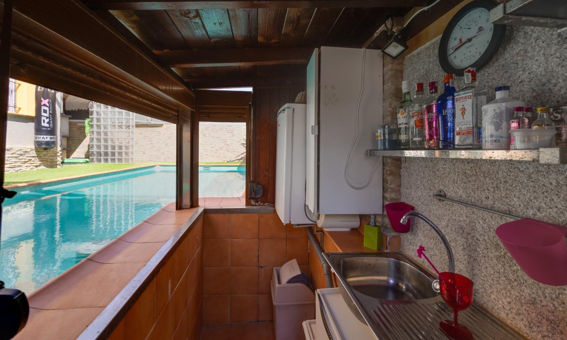 Használt Ingatlanok - Villa -
Los Montesinos - La Herrada