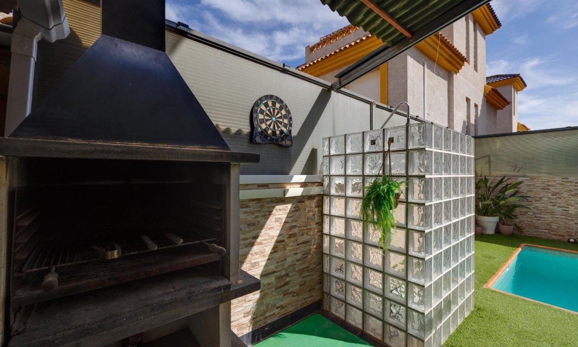 Használt Ingatlanok - Villa -
Los Montesinos - La Herrada