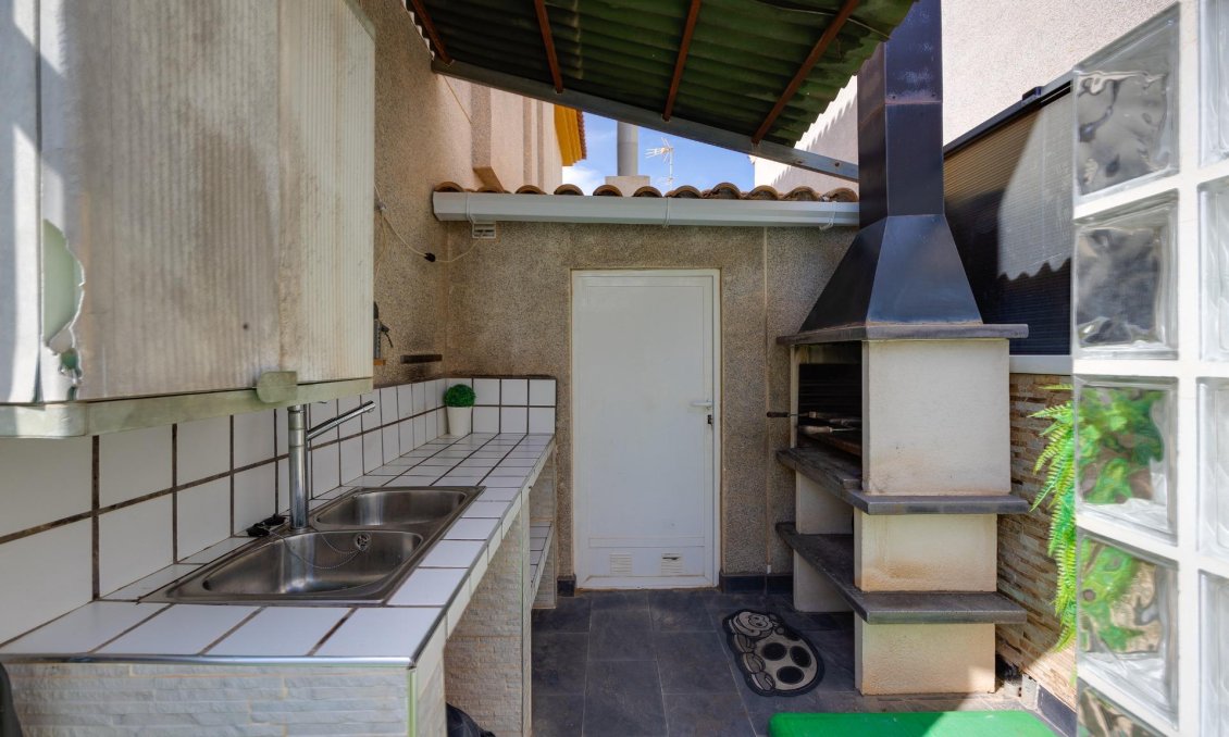 Használt Ingatlanok - Villa -
Los Montesinos - La Herrada