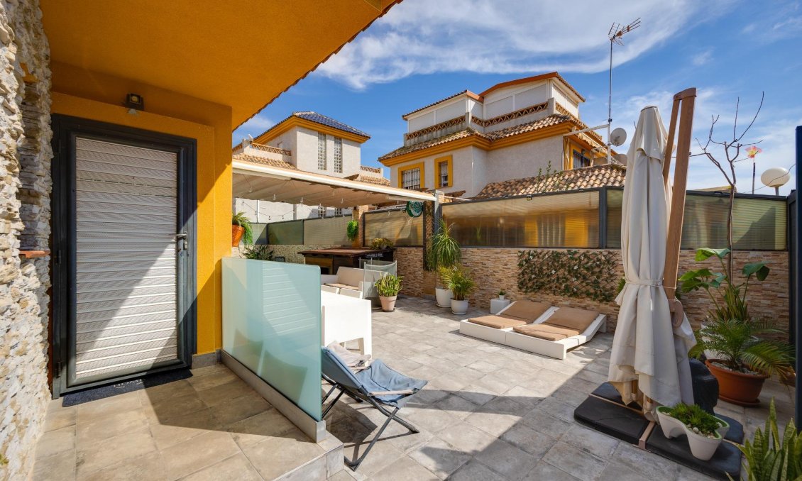 Használt Ingatlanok - Villa -
Los Montesinos - La Herrada