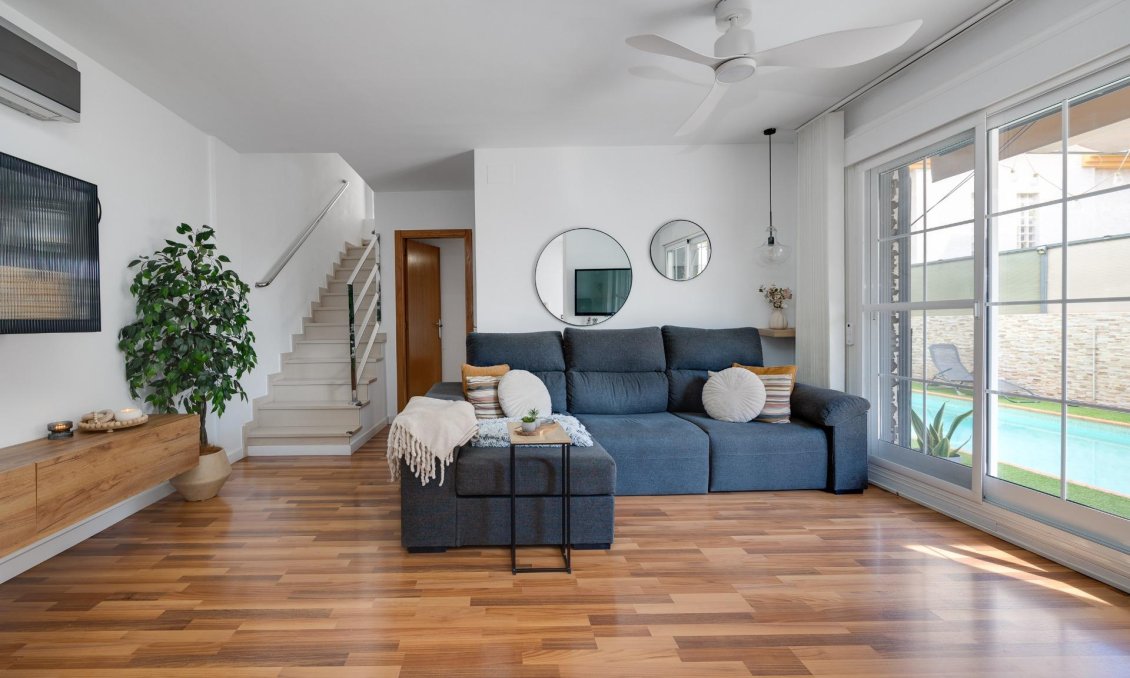 Használt Ingatlanok - Villa -
Los Montesinos - La Herrada