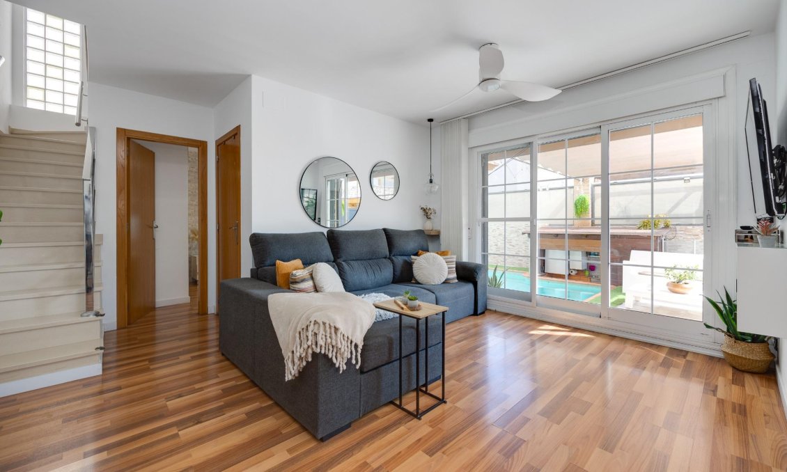 Használt Ingatlanok - Villa -
Los Montesinos - La Herrada