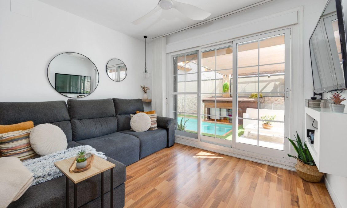 Használt Ingatlanok - Villa -
Los Montesinos - La Herrada