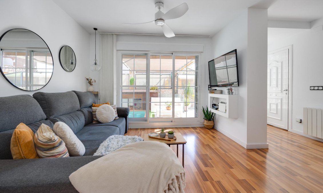 Használt Ingatlanok - Villa -
Los Montesinos - La Herrada