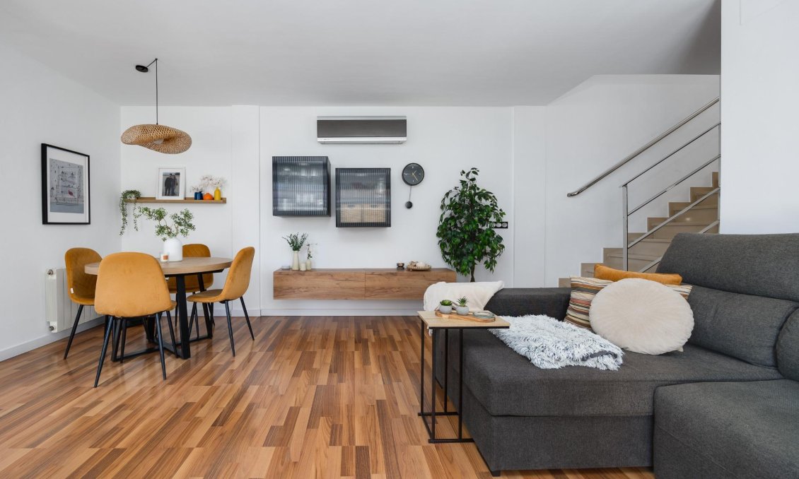 Használt Ingatlanok - Villa -
Los Montesinos - La Herrada