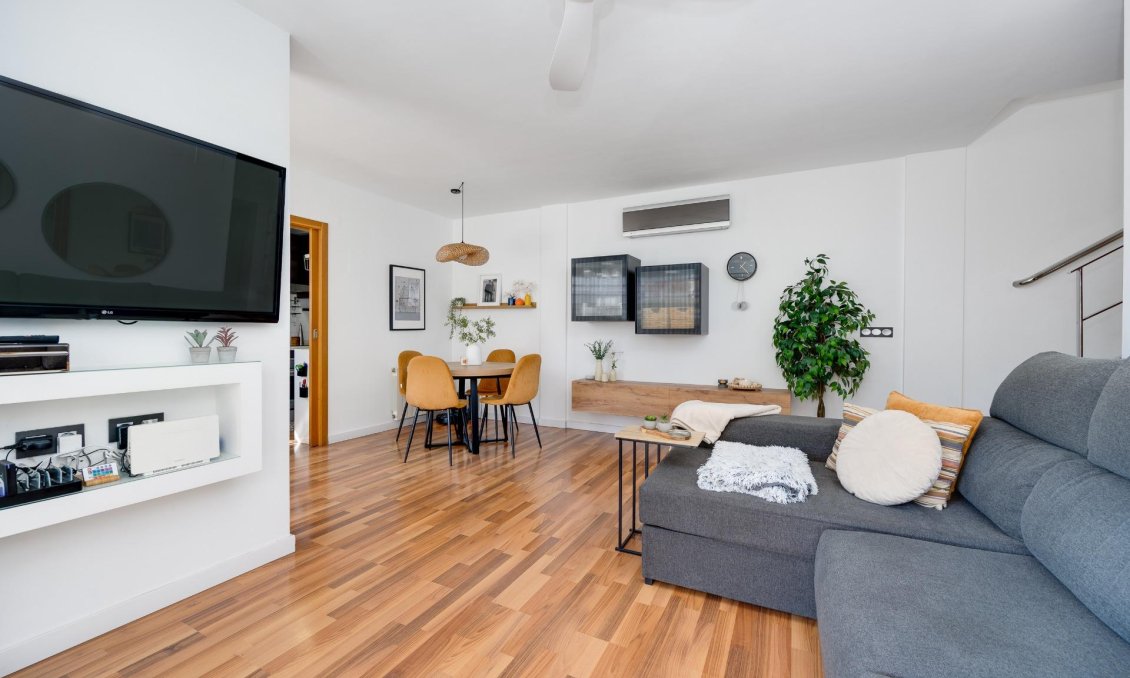 Használt Ingatlanok - Villa -
Los Montesinos - La Herrada