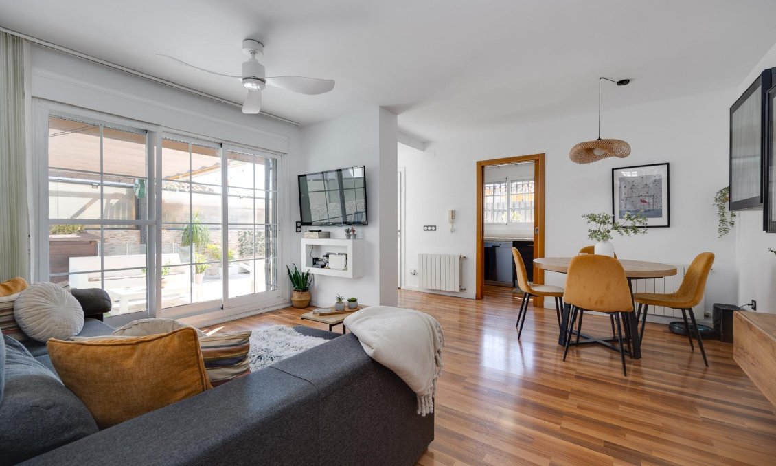 Használt Ingatlanok - Villa -
Los Montesinos - La Herrada