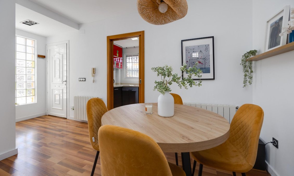 Használt Ingatlanok - Villa -
Los Montesinos - La Herrada