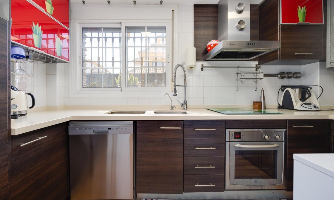 Használt Ingatlanok - Villa -
Los Montesinos - La Herrada