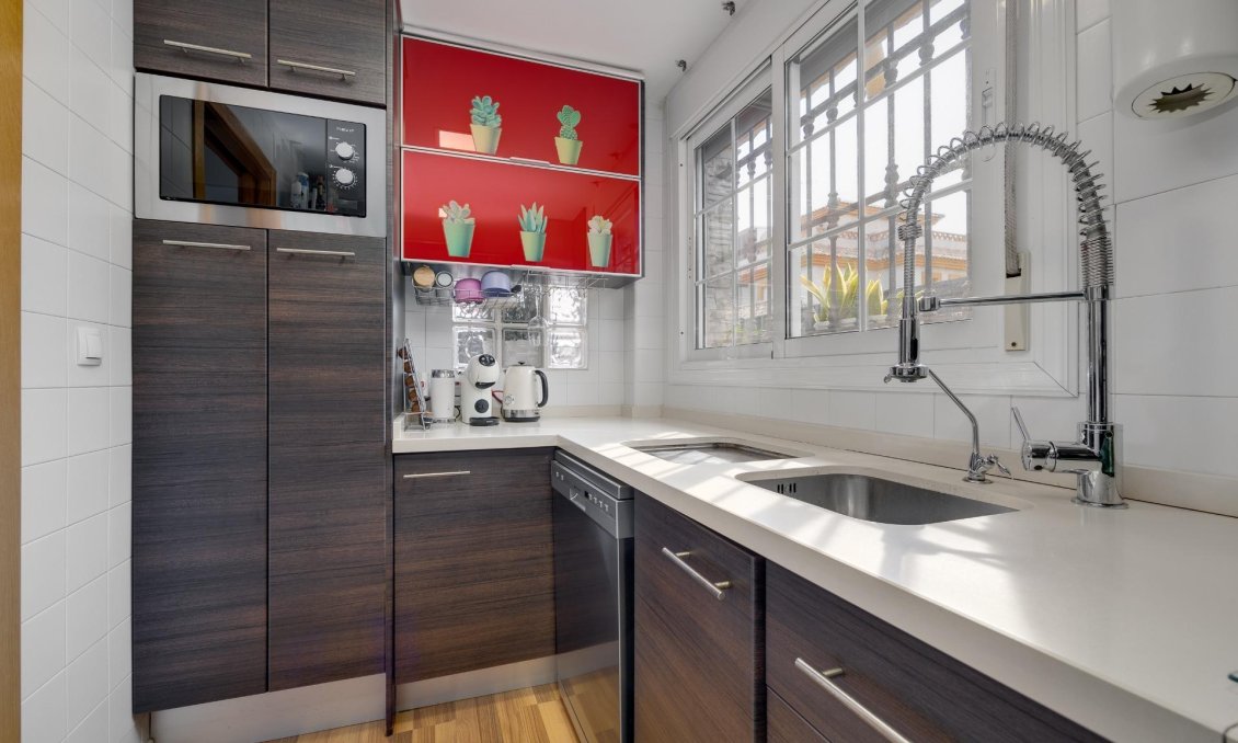 Használt Ingatlanok - Villa -
Los Montesinos - La Herrada