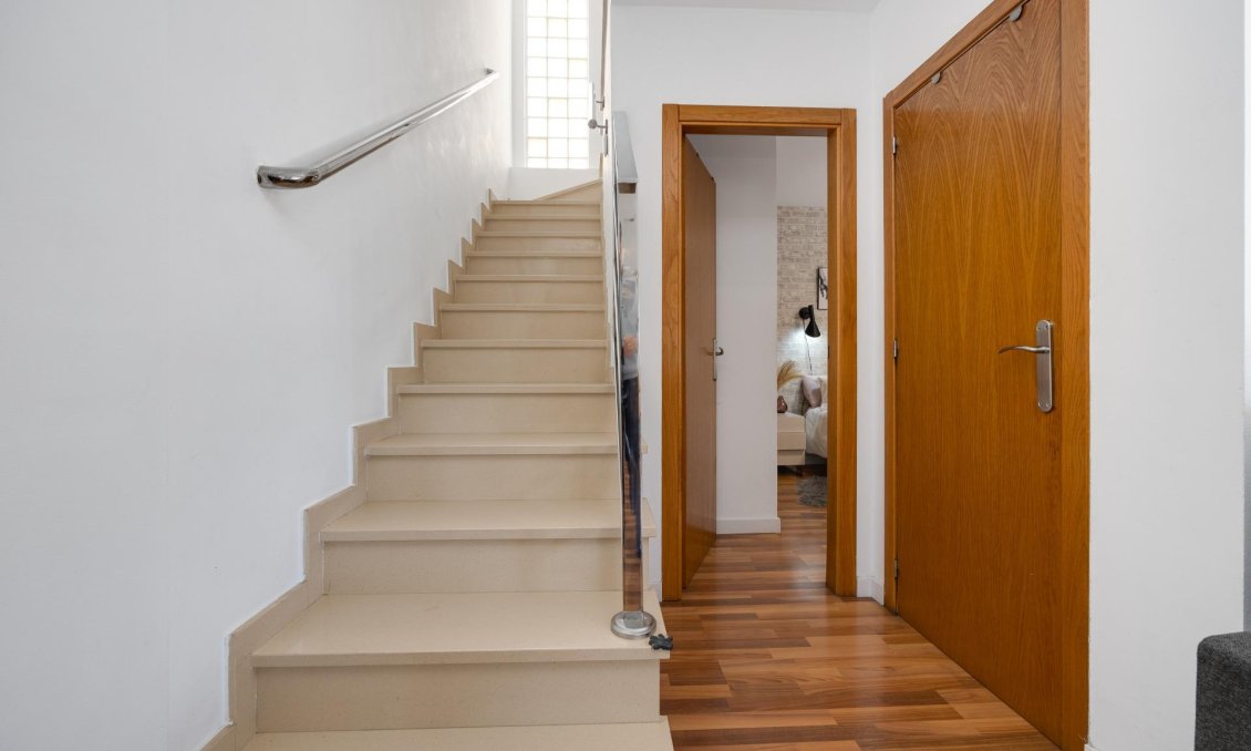 Használt Ingatlanok - Villa -
Los Montesinos - La Herrada