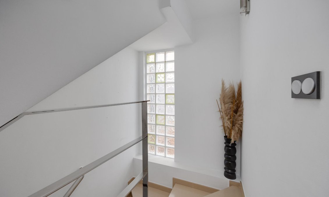 Használt Ingatlanok - Villa -
Los Montesinos - La Herrada