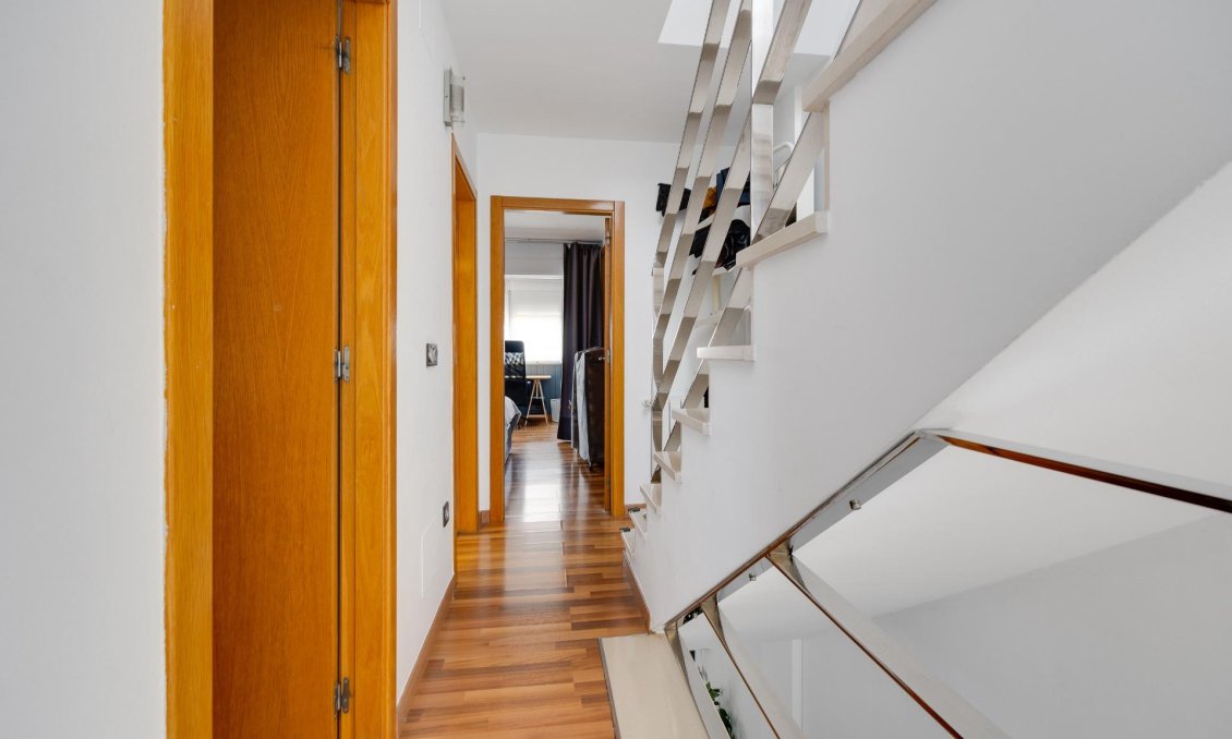 Használt Ingatlanok - Villa -
Los Montesinos - La Herrada