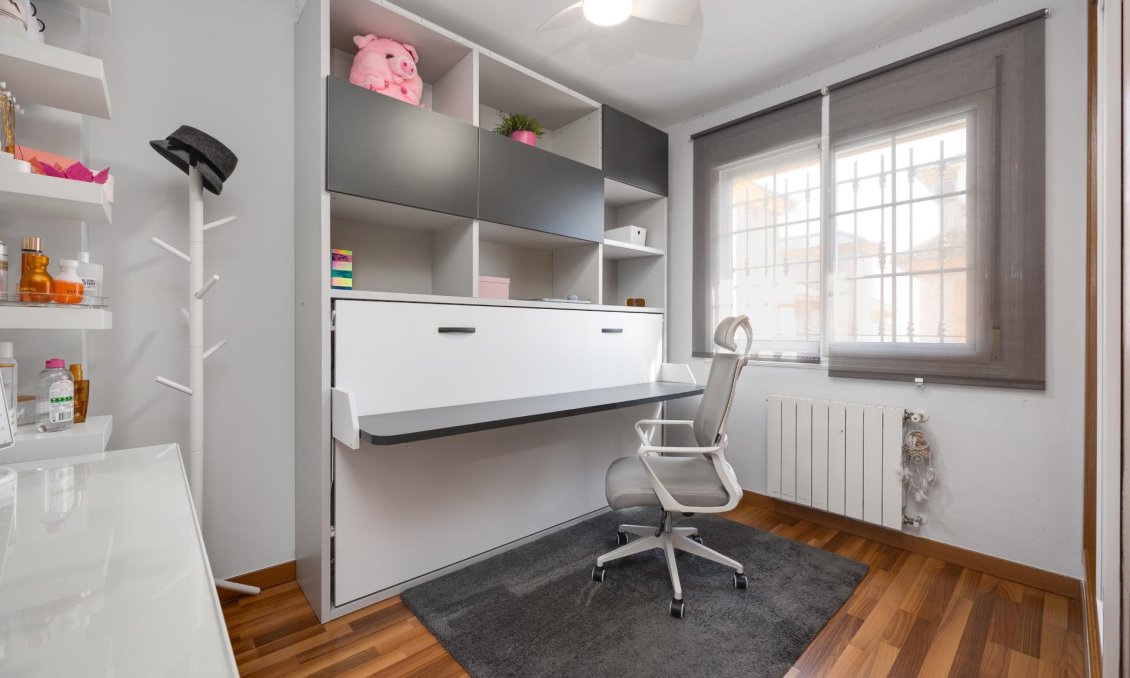 Használt Ingatlanok - Villa -
Los Montesinos - La Herrada