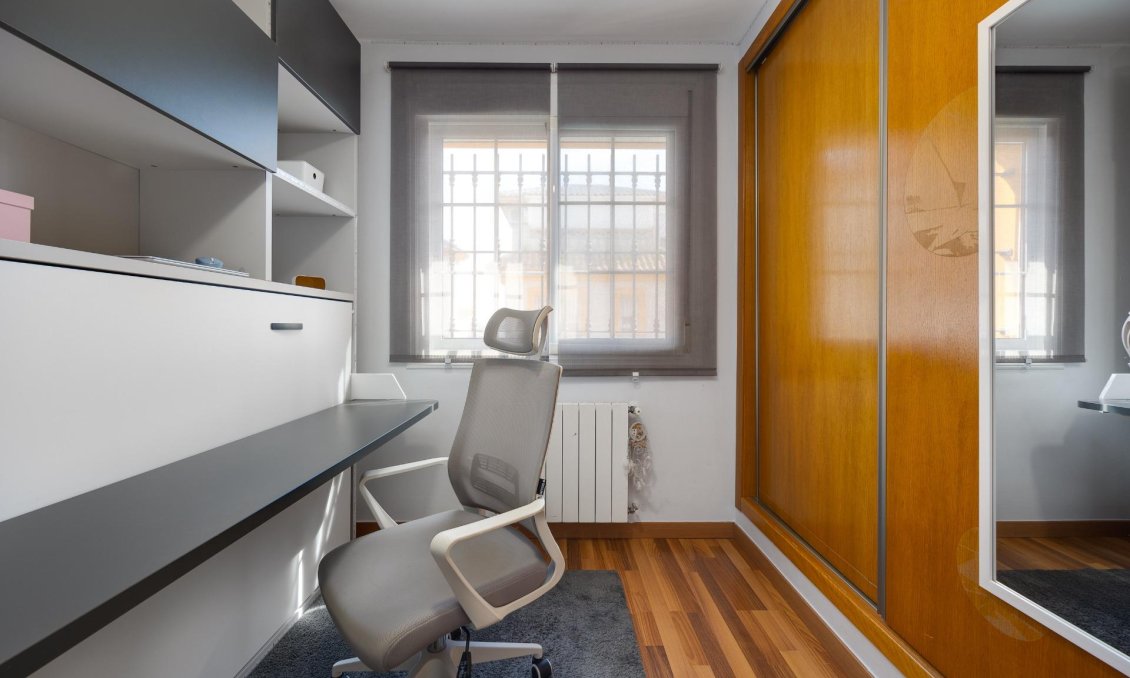 Használt Ingatlanok - Villa -
Los Montesinos - La Herrada