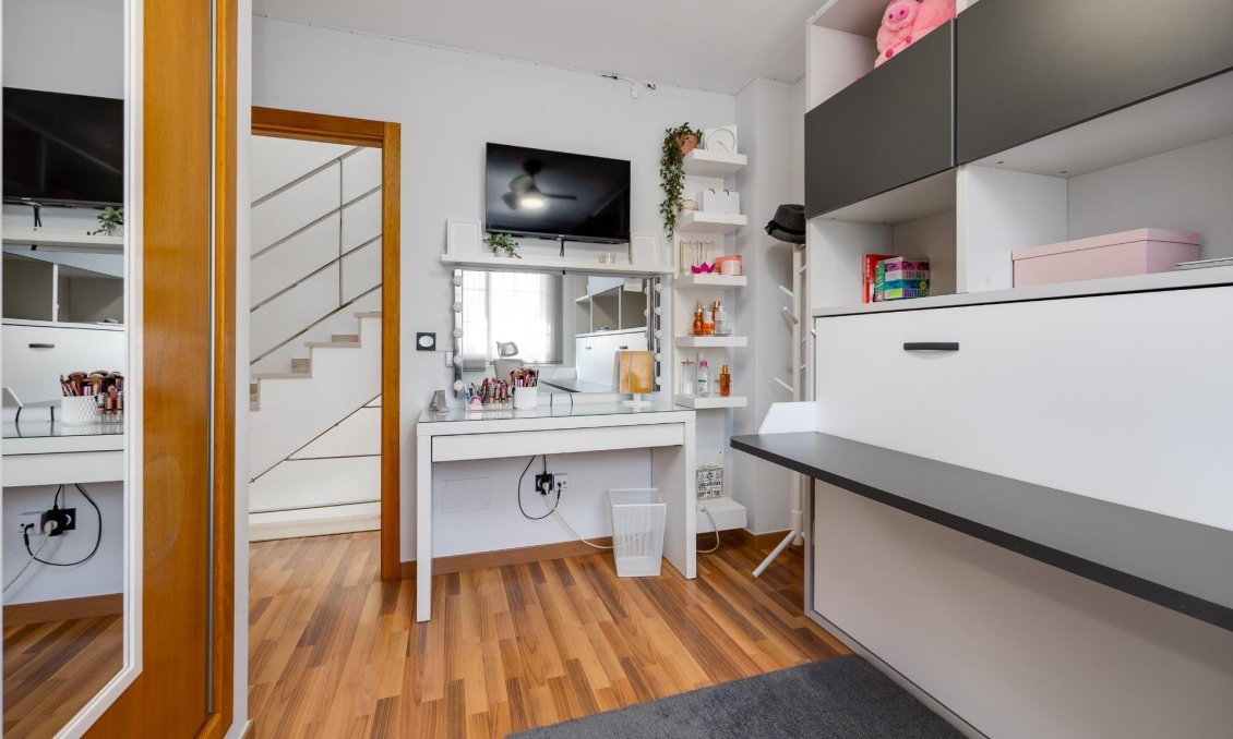 Használt Ingatlanok - Villa -
Los Montesinos - La Herrada