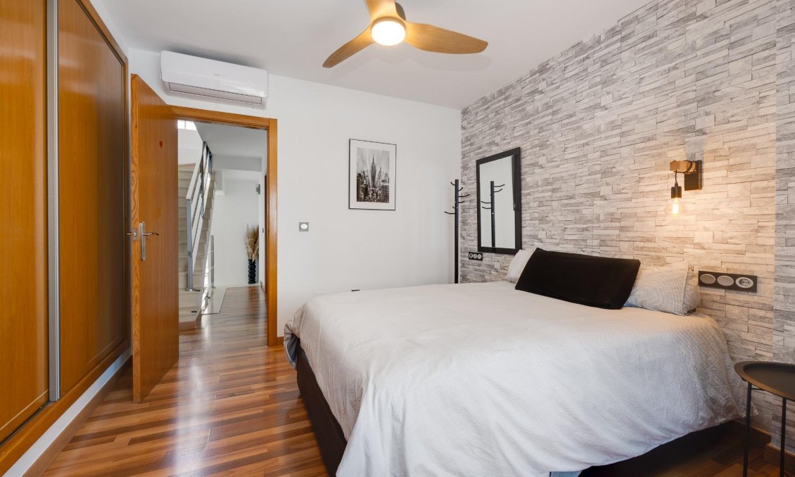 Használt Ingatlanok - Villa -
Los Montesinos - La Herrada