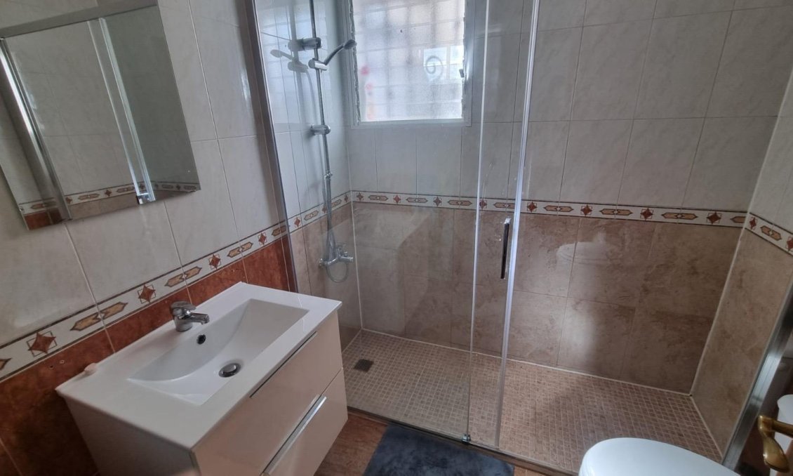 Használt Ingatlanok - Ikerház -
Guardamar del Segura - Urbanizaciones