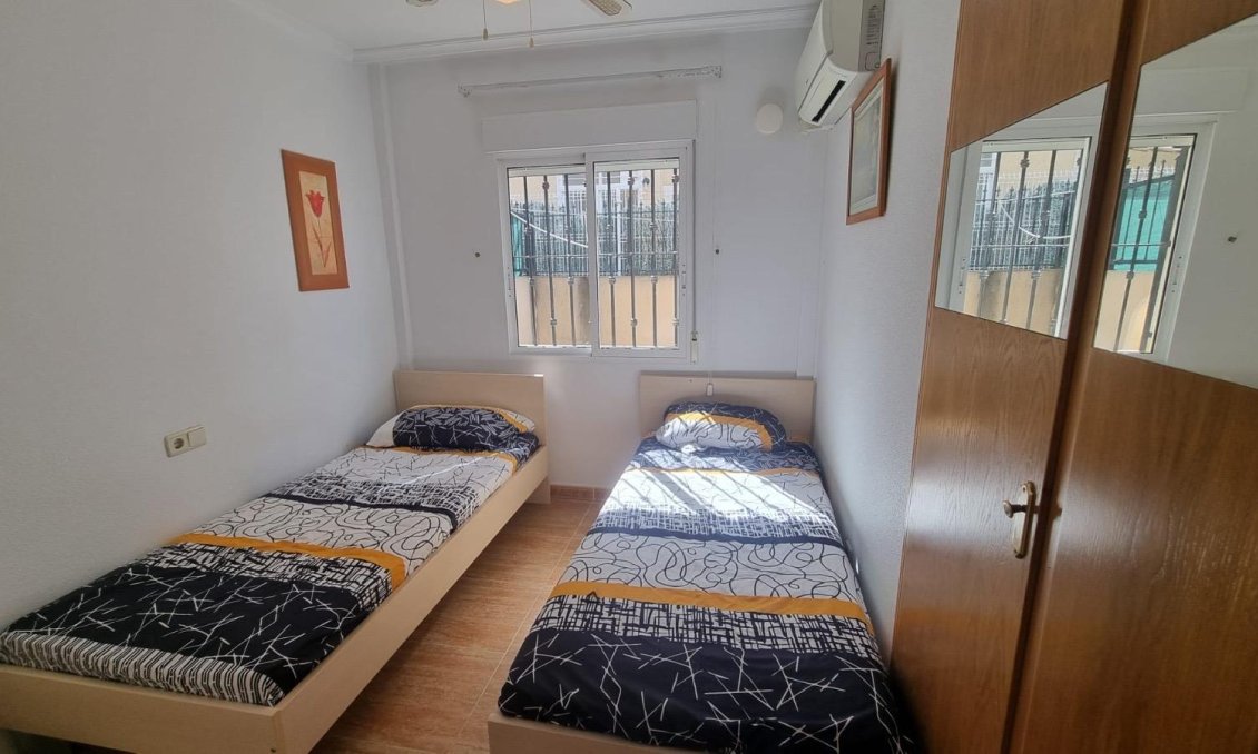 Használt Ingatlanok - Ikerház -
Guardamar del Segura - Urbanizaciones