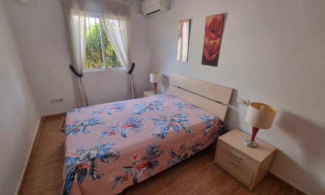 Használt Ingatlanok - Ikerház -
Guardamar del Segura - Urbanizaciones