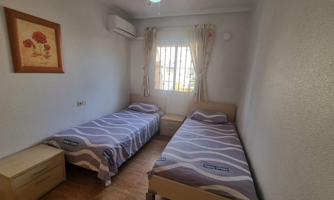 Használt Ingatlanok - Ikerház -
Guardamar del Segura - Urbanizaciones