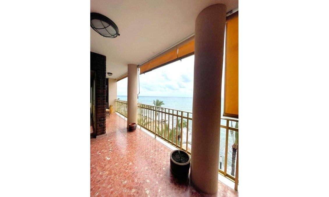 Revânzare - Apartament -
Torrevieja - Estacion De Autobuses