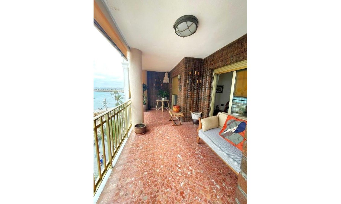 Revânzare - Apartament -
Torrevieja - Estacion De Autobuses