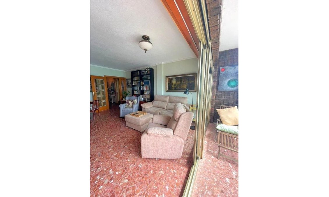 Revânzare - Apartament -
Torrevieja - Estacion De Autobuses