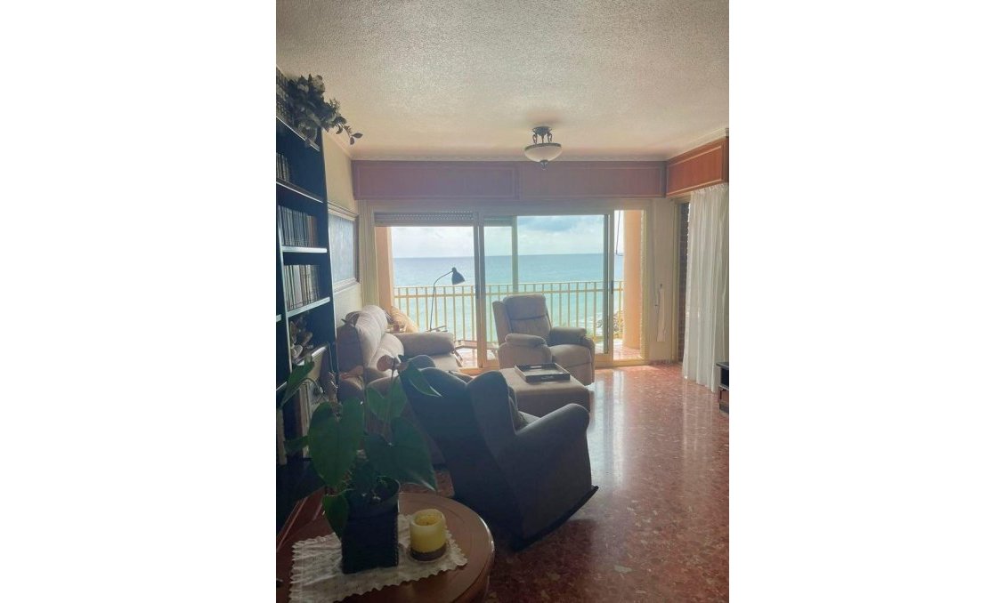 Revânzare - Apartament -
Torrevieja - Estacion De Autobuses