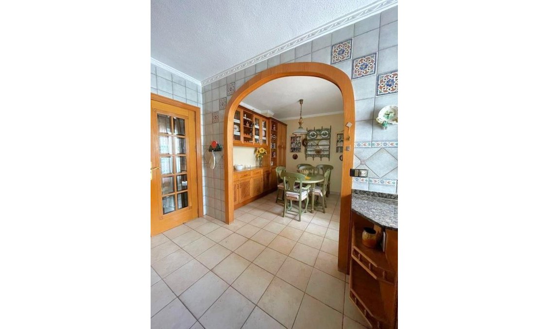 Revânzare - Apartament -
Torrevieja - Estacion De Autobuses