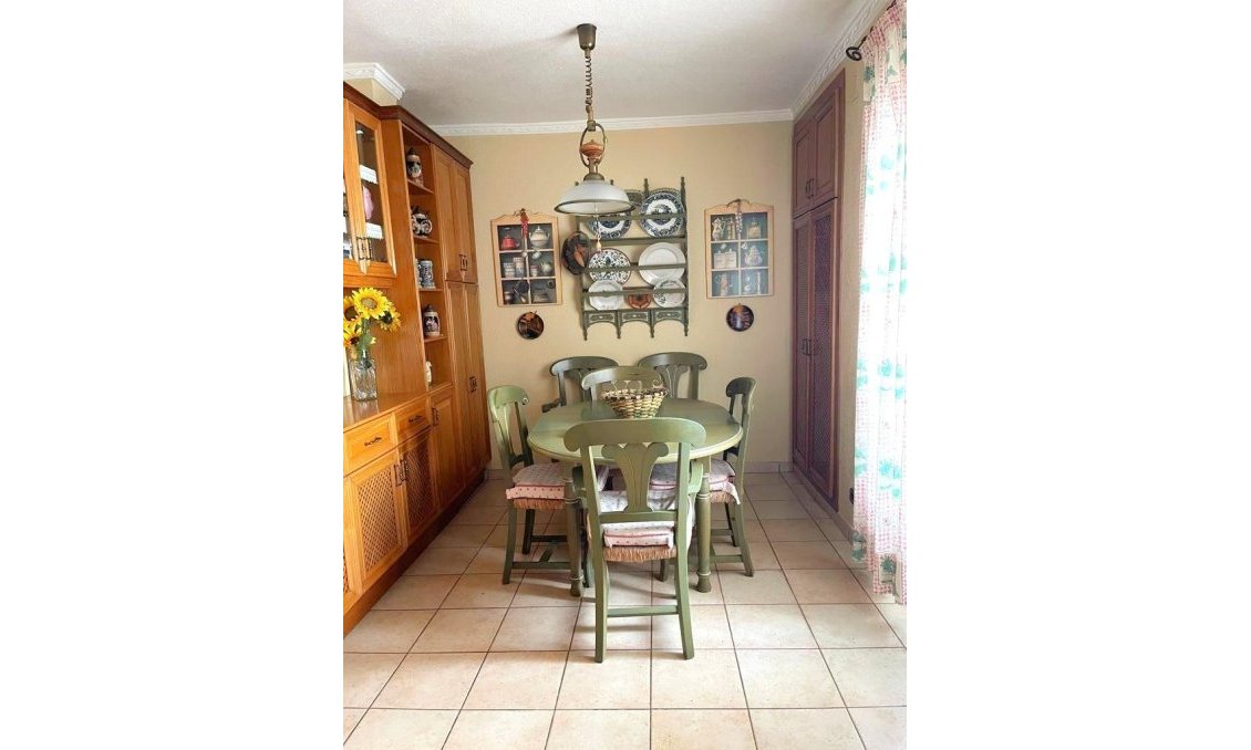 Revânzare - Apartament -
Torrevieja - Estacion De Autobuses