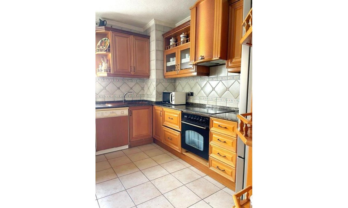 Revânzare - Apartament -
Torrevieja - Estacion De Autobuses