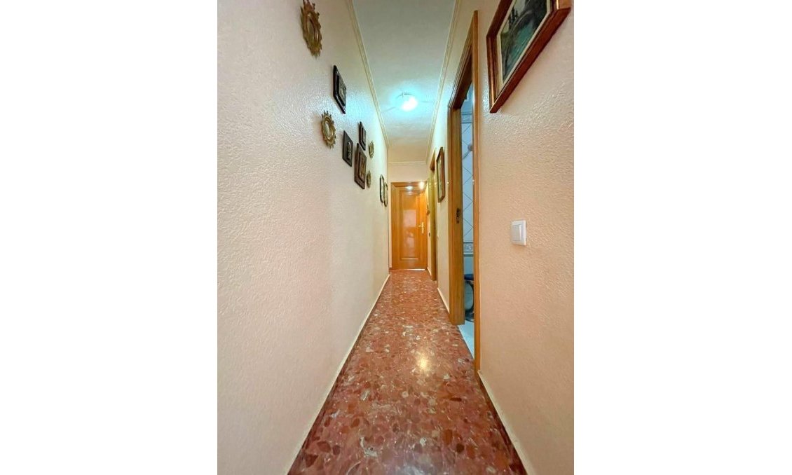 Revânzare - Apartament -
Torrevieja - Estacion De Autobuses