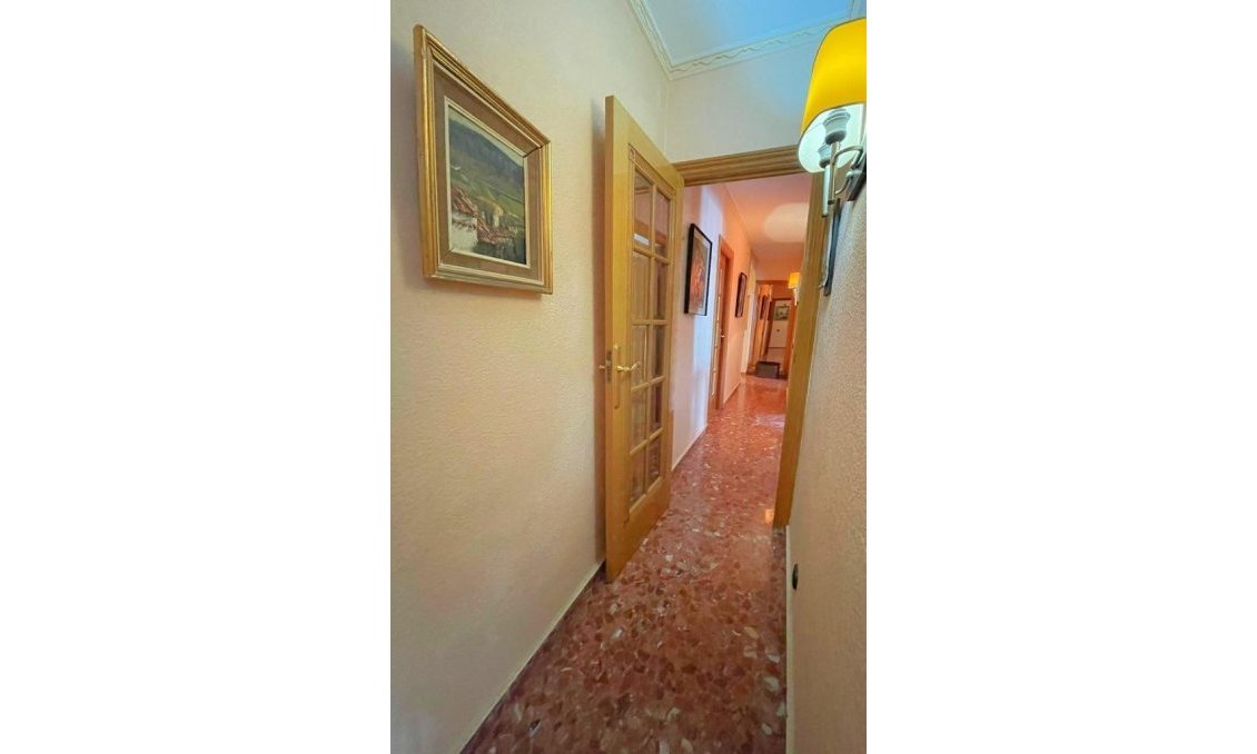 Revânzare - Apartament -
Torrevieja - Estacion De Autobuses