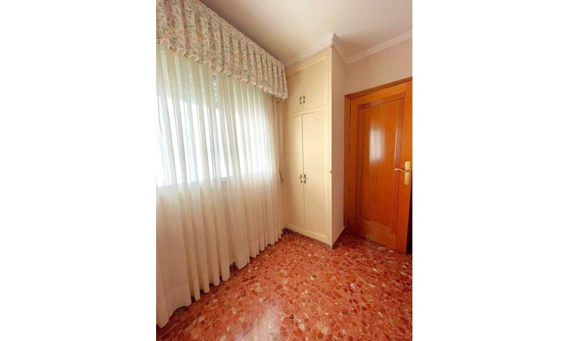 Revânzare - Apartament -
Torrevieja - Estacion De Autobuses