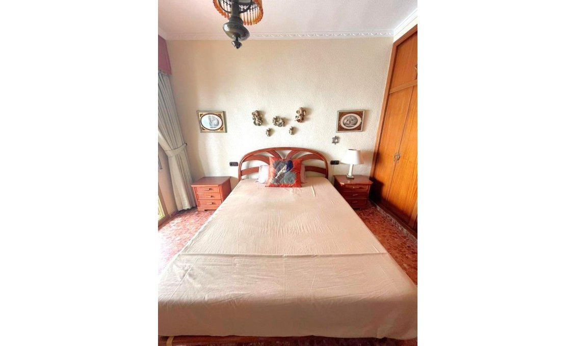 Revânzare - Apartament -
Torrevieja - Estacion De Autobuses